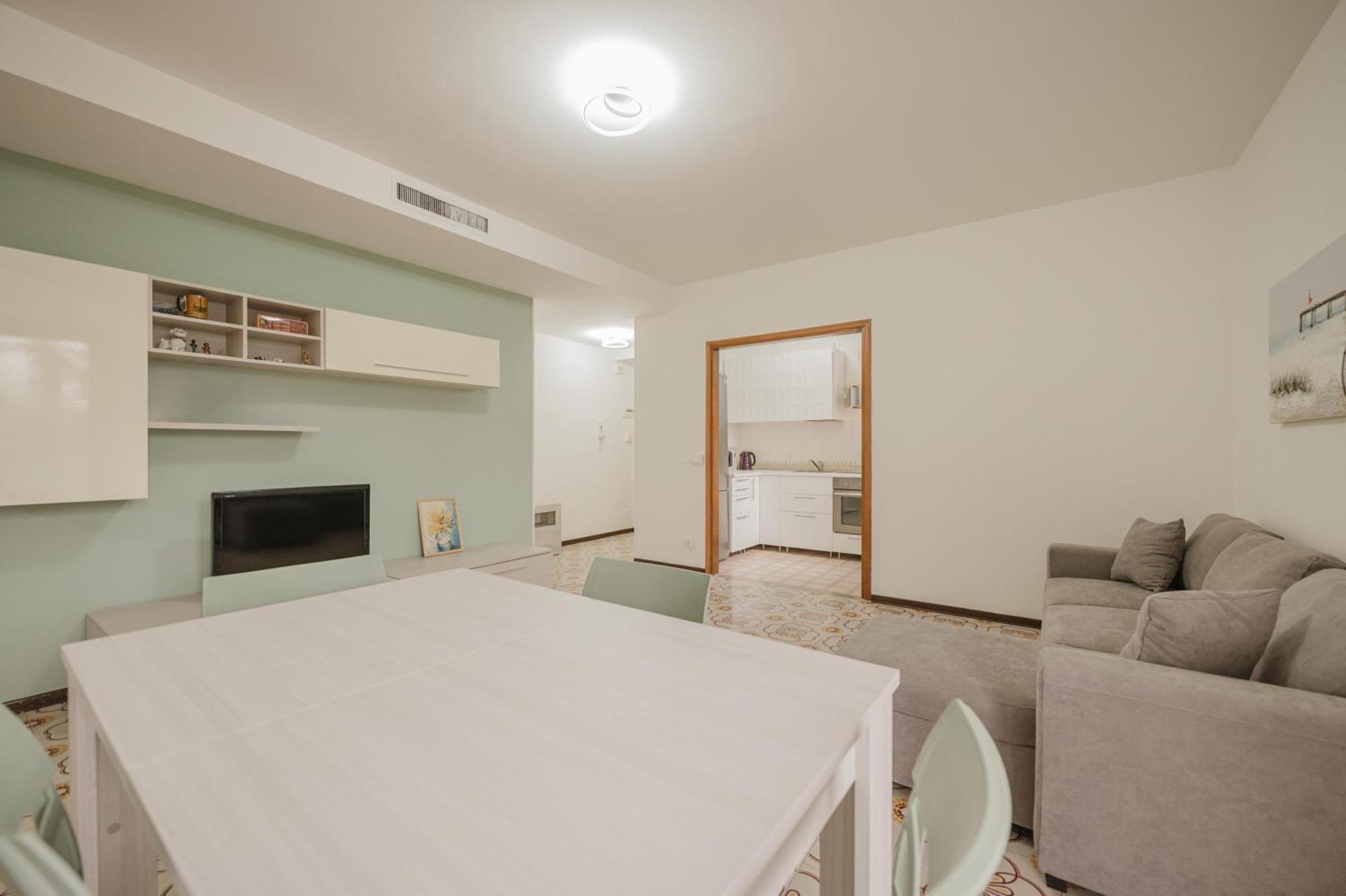 Viky Flat - 15 Min From & Free Parking