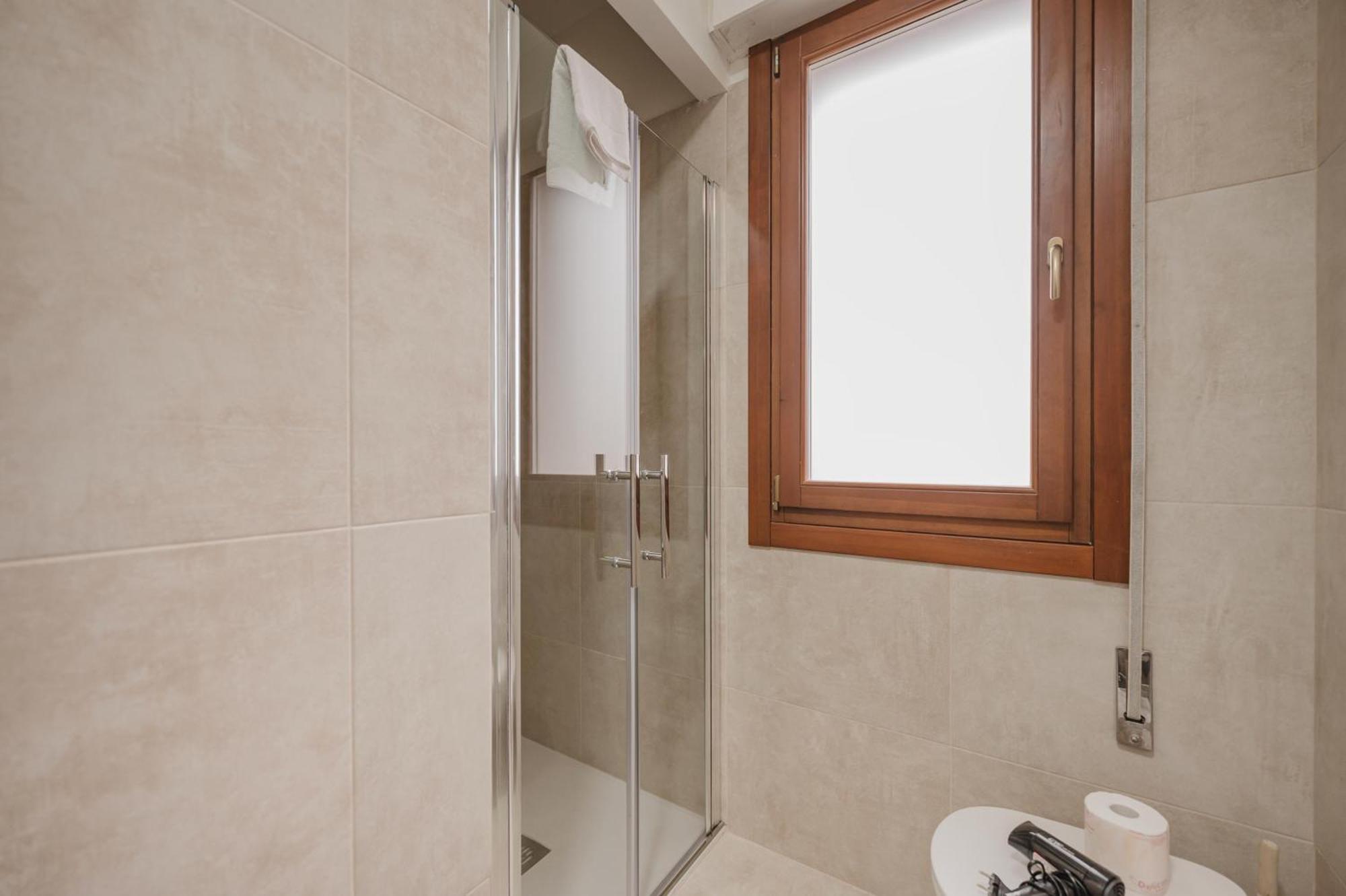 Apartment Viky Flat - 15 Min From & Free Parking *